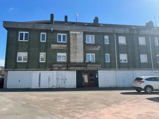 Vista exterior de Piso en venta en Torrelavega  con Calefacción y Trastero