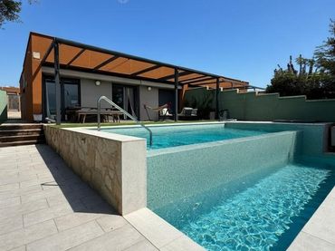 House for sale in calle guijuelo