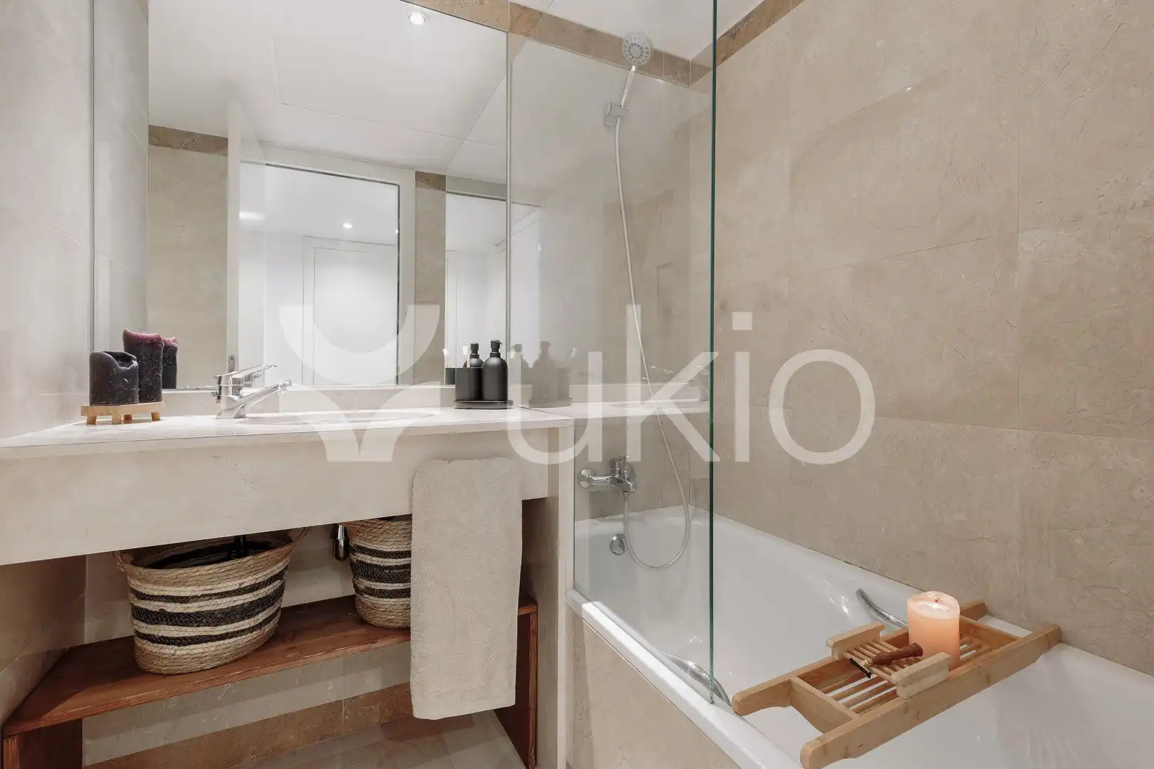 Bany de Apartament de lloguer en Barcelona amb Aire condicionat, Calefacció i Terrassa