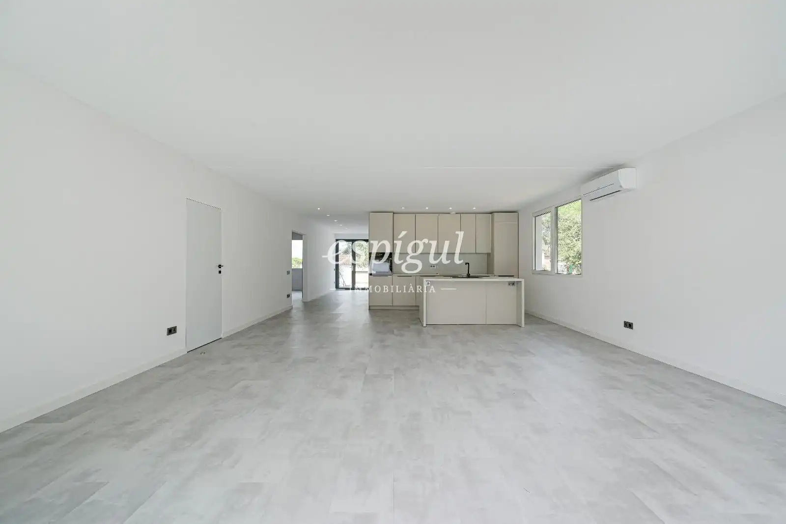 Sala d'estar de Casa o xalet en venda en Llagostera amb Aire condicionat, Calefacció i Jardí privat