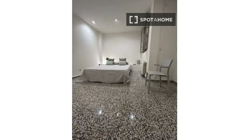 Bedroom of Flat for rent in Valencia  with Air Conditioner, Heating and Furnished