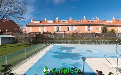 Piscina de Casa adosada en venda en Leganés amb Aire condicionat i Terrassa