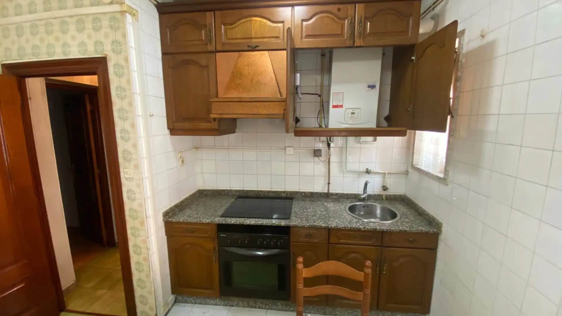 Cocina de Piso de alquiler en San Martín del Rey Aurelio con Calefacción, Amueblado y Horno