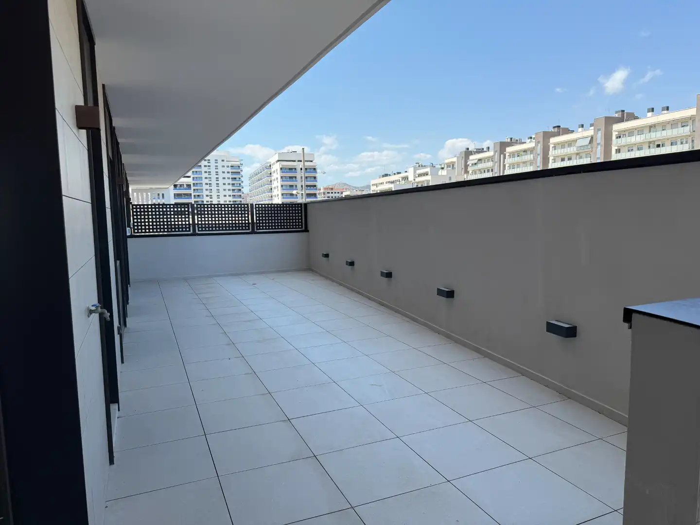 Terrasse von Wohnung zur Miete in Badalona mit Klimaanlage, Terrasse und Ofen