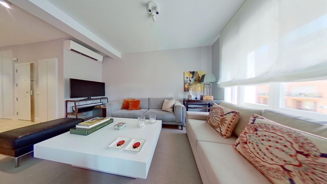 Living room of Flat for rent in  Madrid Capital  with Air Conditioner, Heating and Oven