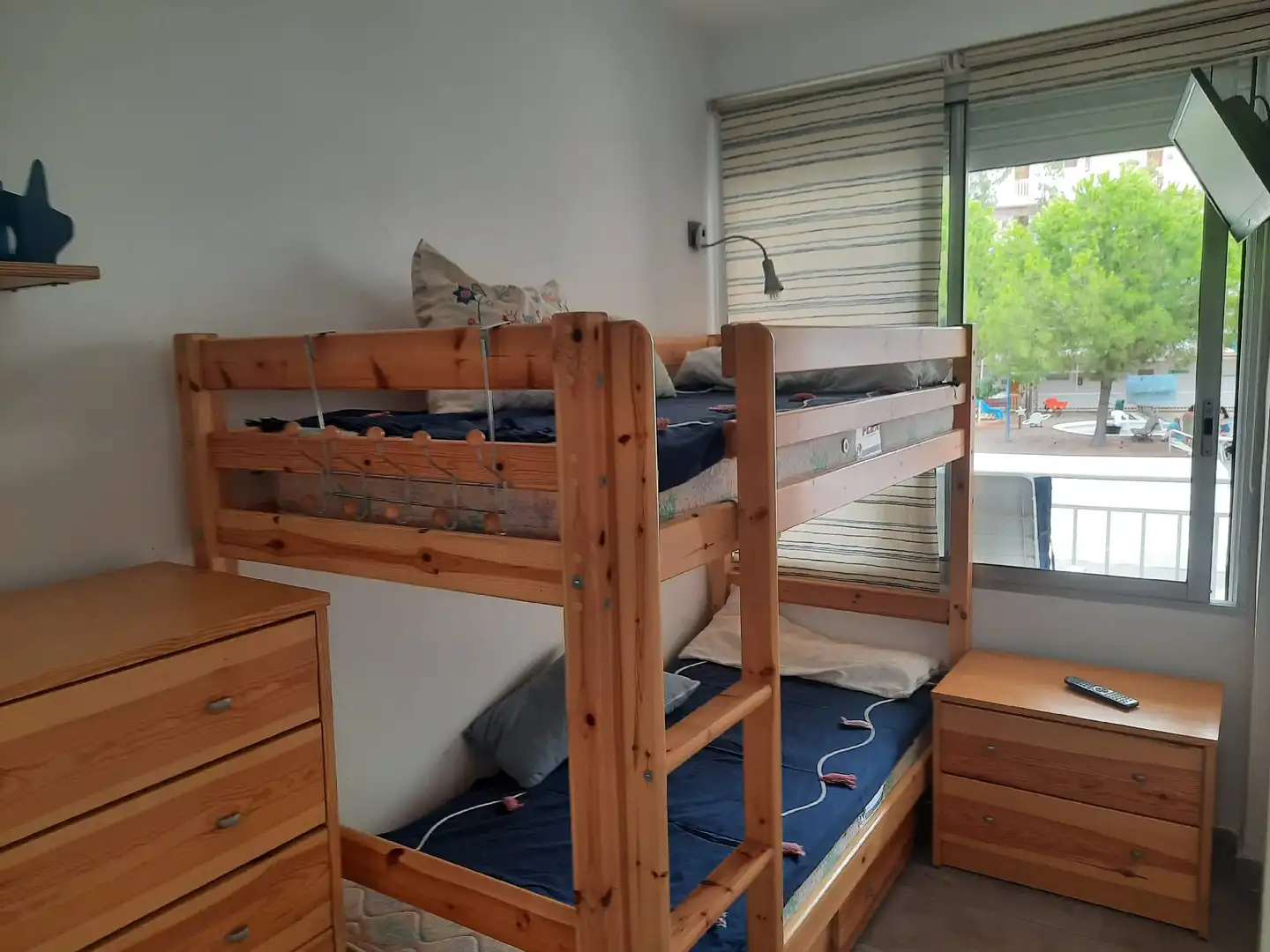 Habitación de Apartamento de alquiler en Salou con Calefacción, Terraza y Piscina