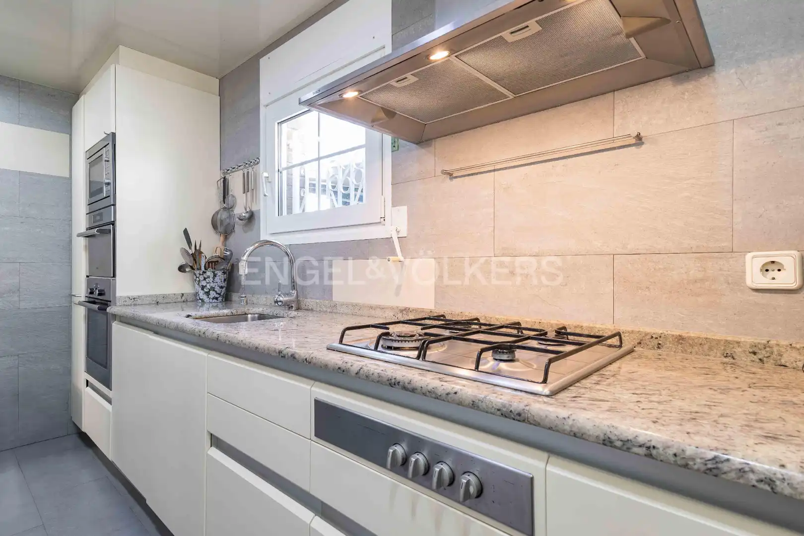 Cocina de Casa o chalet en venta en Esplugues de Llobregat con Aire acondicionado, Calefacción y Jardín privado