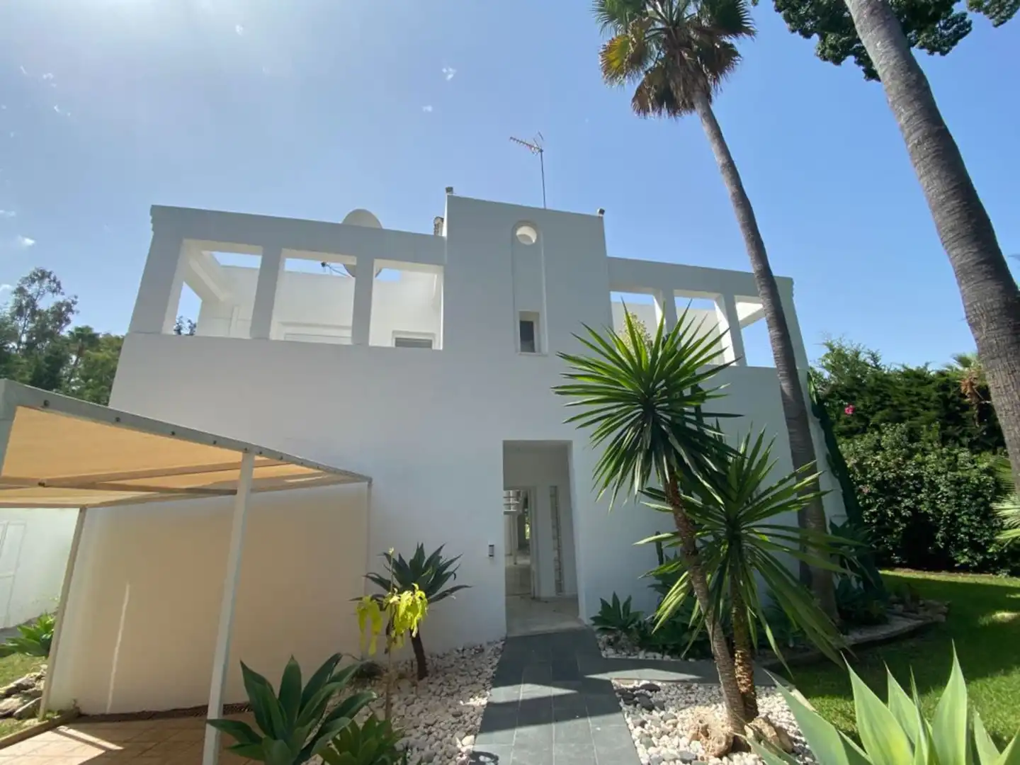 Vista exterior de Casa o xalet de lloguer en Marbella