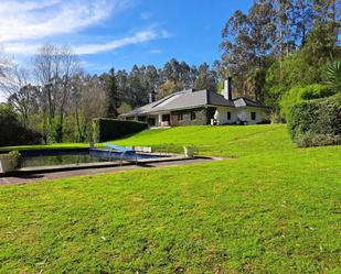 Vista exterior de Casa o xalet en venda en Sopelana amb Aire condicionat, Terrassa i Piscina