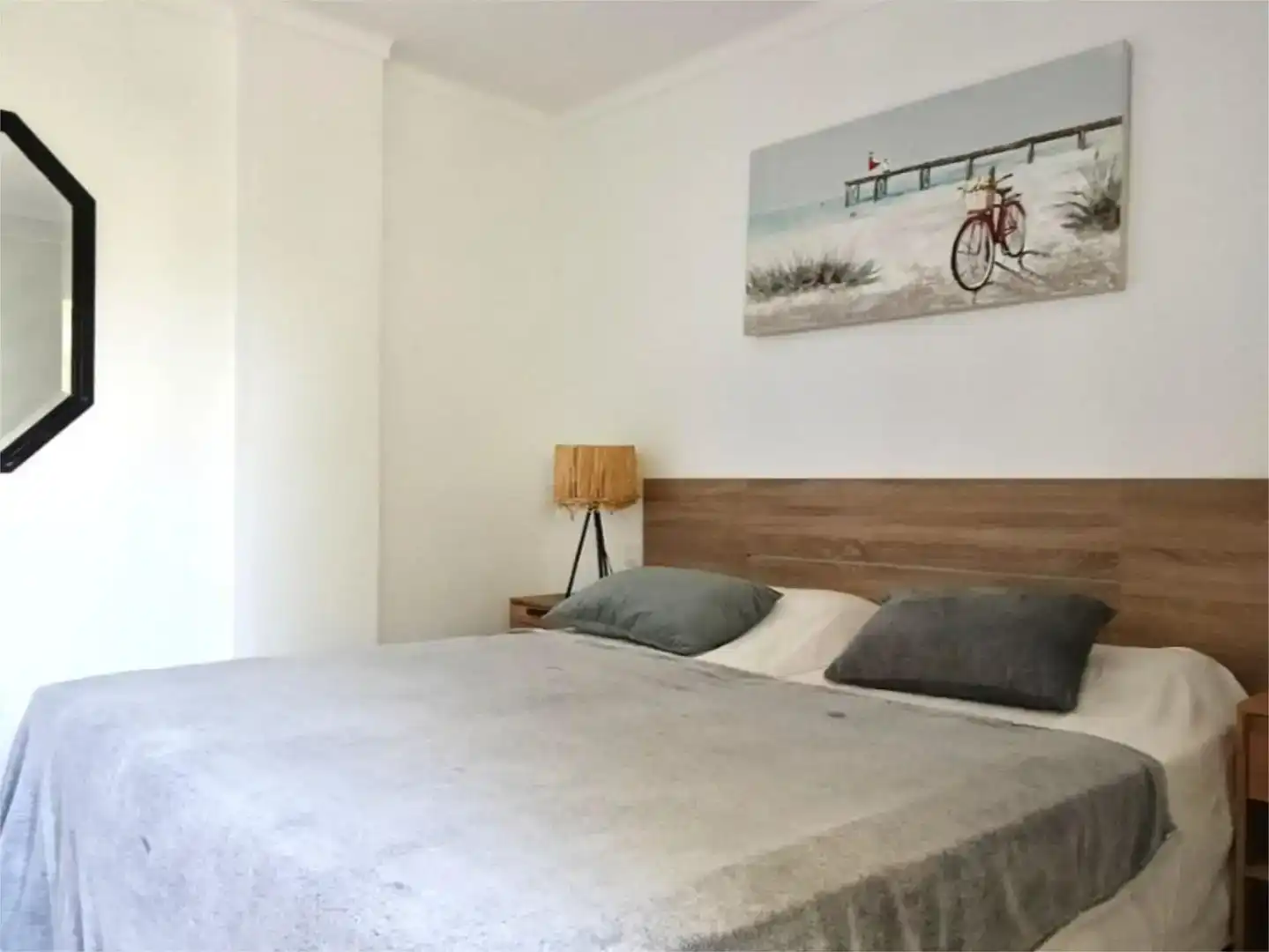 Dormitori de Apartament de lloguer en Pollença amb Aire condicionat, Jardí privat i Parquet