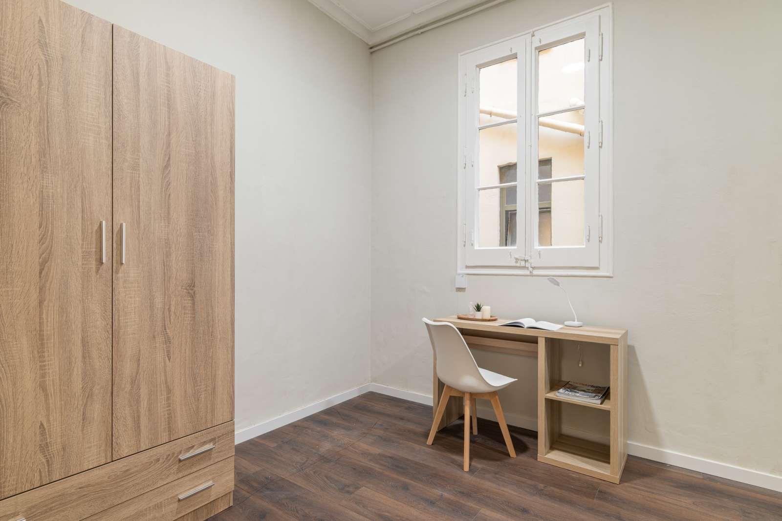Bedroom of Flat to share in  Barcelona Capital  with Air Conditioner, Heating and Terrace