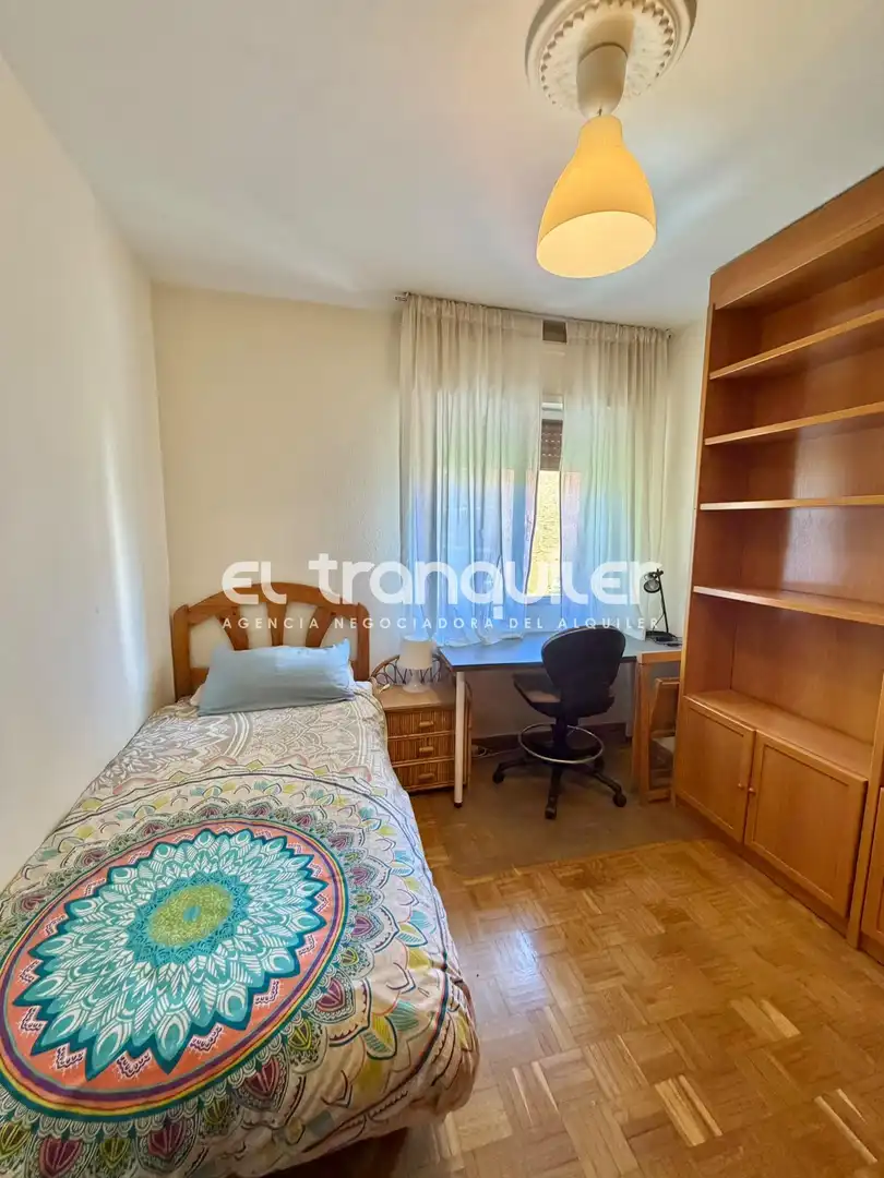 Bedroom of Flat for rent in Madrid  with Parquet flooring, Furnished and Washing machine