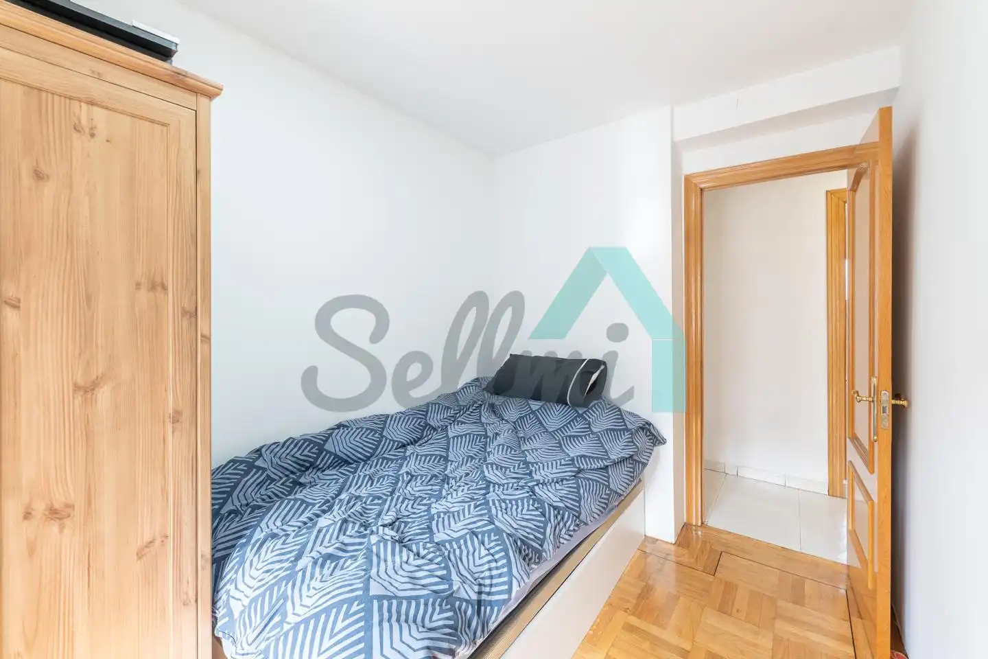 Habitación de Planta baja en venta en Avilés con Calefacción, Parquet y Trastero