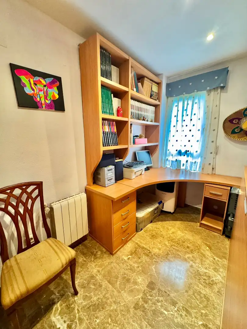 Schlafzimmer von Wohnung zum Verkauf in Valencia mit Klimaanlage