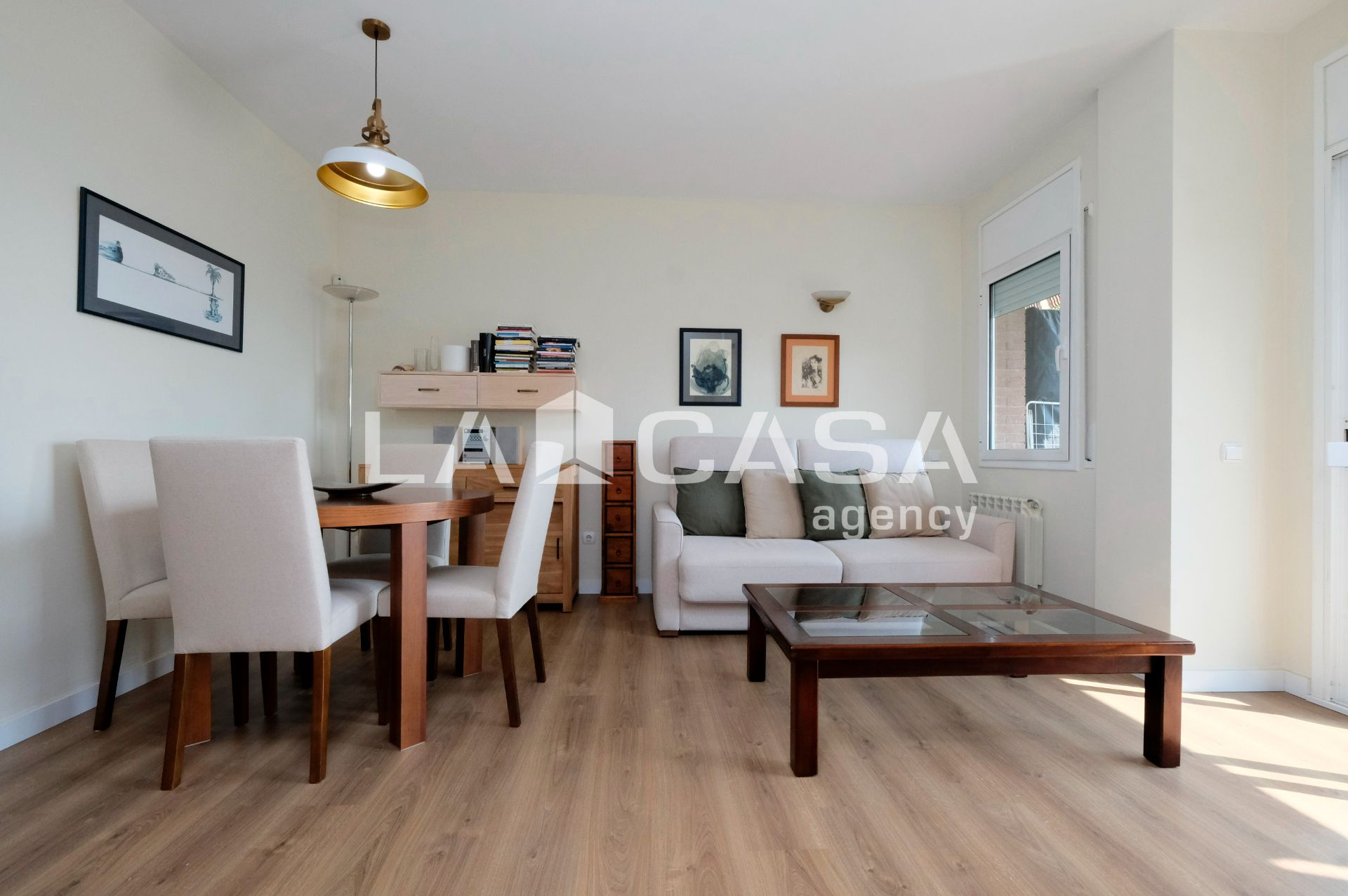Living room of Flat for sale in  Barcelona Capital  with Parquet flooring, Furnished and Balcony