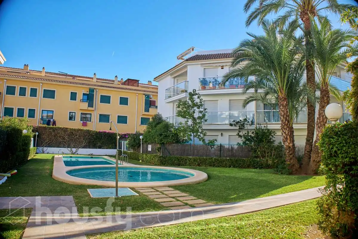 Vista exterior de Pis en venda en Jávea / Xàbia amb Aire condicionat, Terrassa i Piscina comunitària