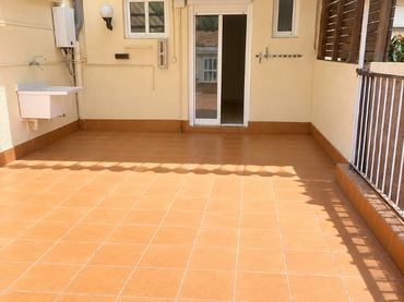 Casa amb balcó en venda a Centre - Sant Oleguer