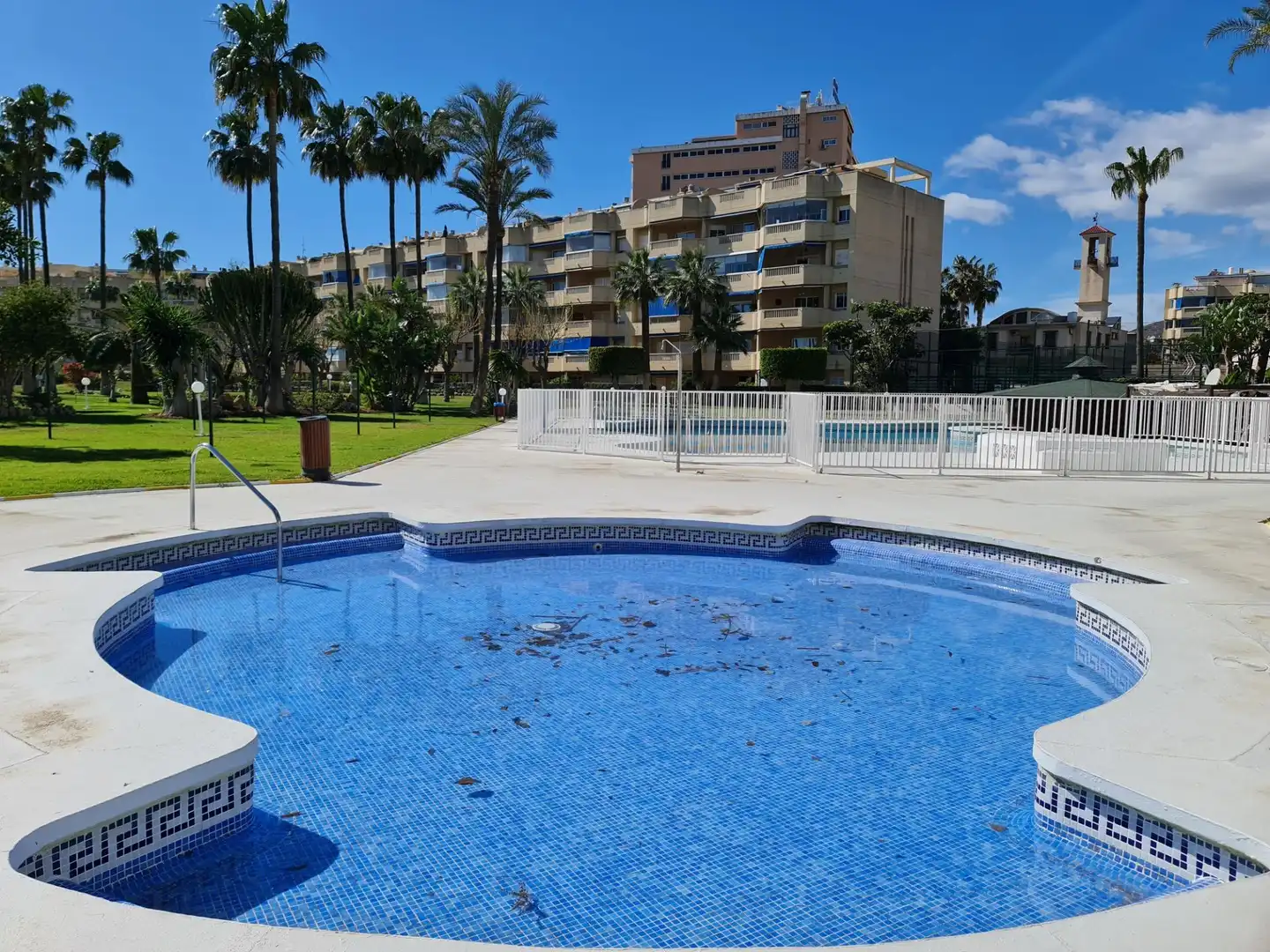 Piscina de Piso en venta en Torremolinos con Aire acondicionado, Calefacción y Jardín privado