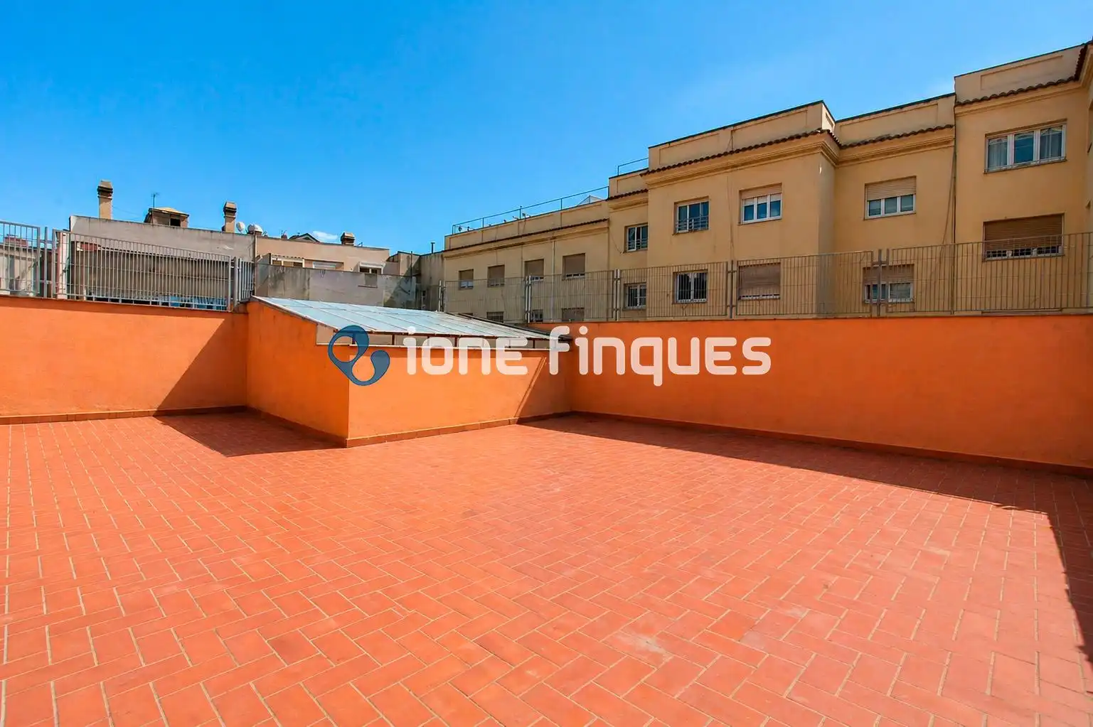 Terraza de Piso en venta en Barcelona con Calefacción, Jardín privado y Trastero