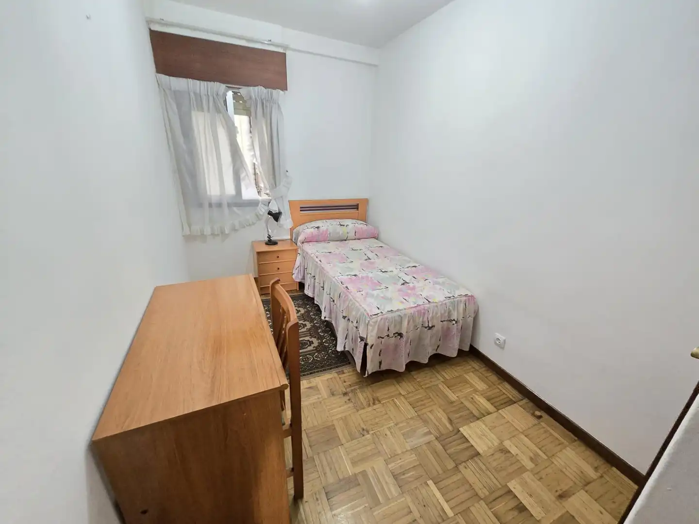 Bedroom of Flat for rent in Vigo   with Parquet flooring, Furnished and Balcony