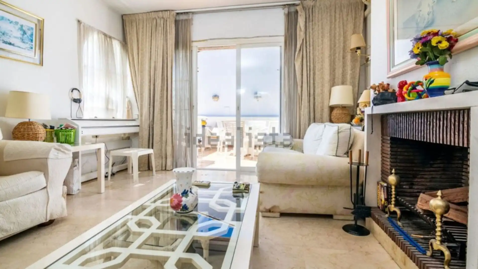 Living room of Flat for sale in Estepona  with Air Conditioner, Terrace and Community pool