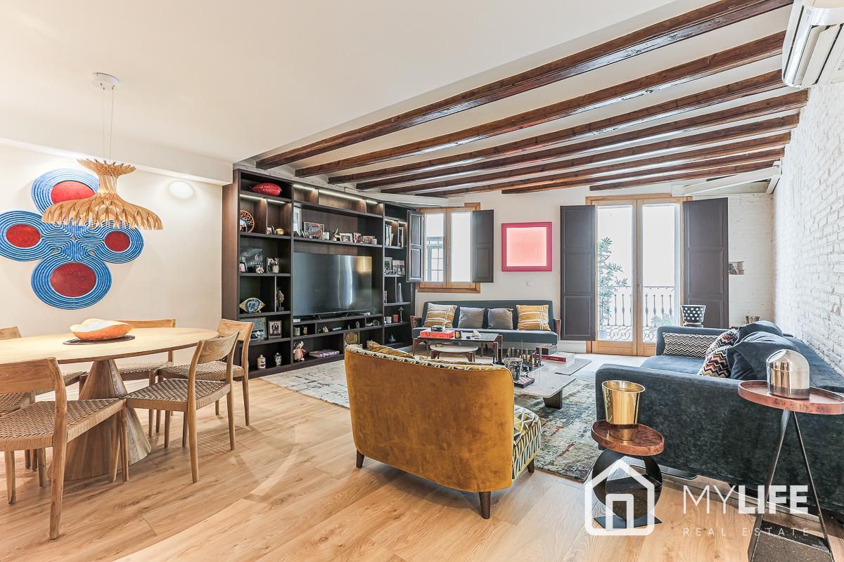 Living room of Flat for sale in  Barcelona Capital  with Air Conditioner, Parquet flooring and Terrace