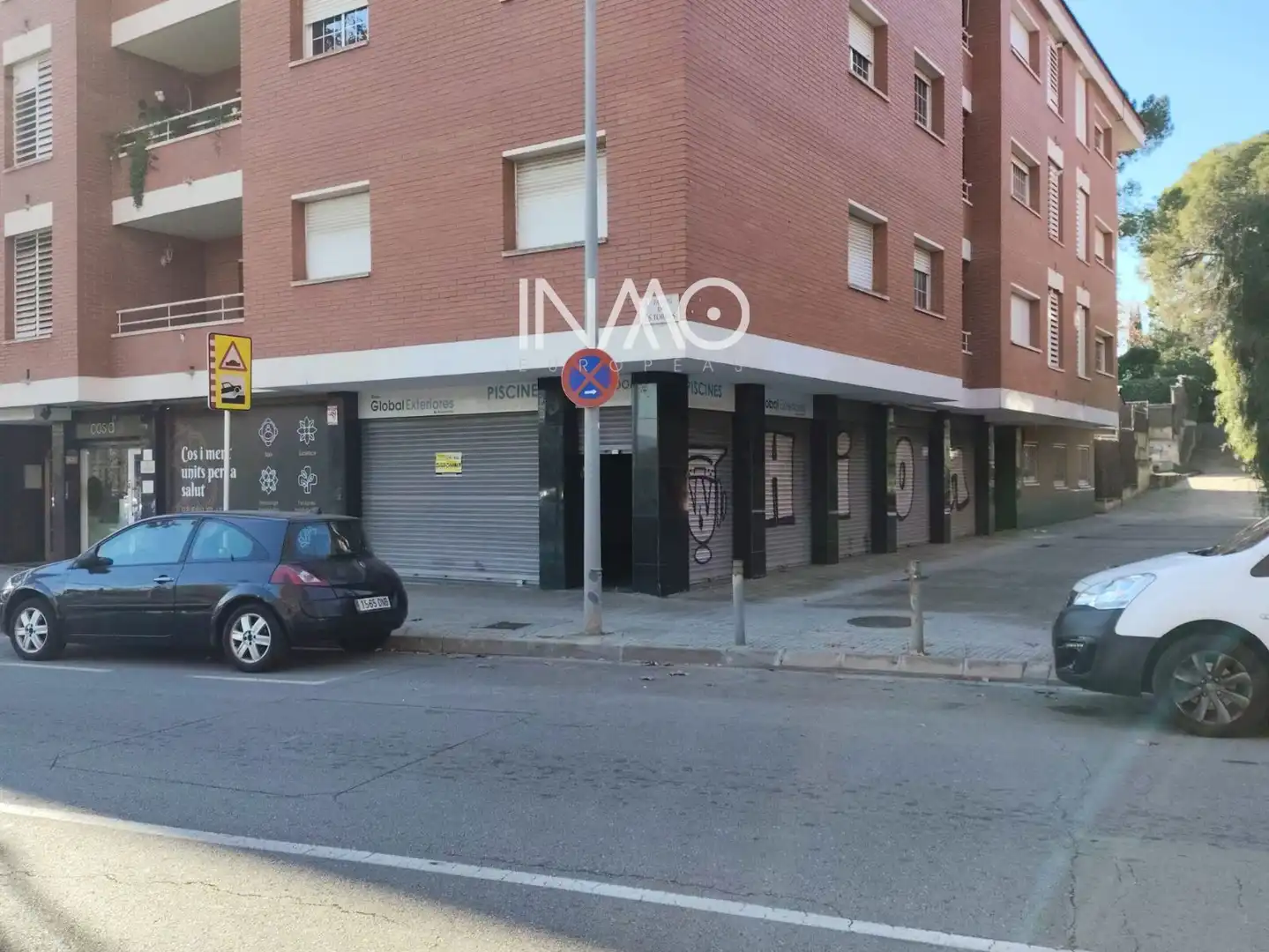Vista exterior de Local en venta en Rubí