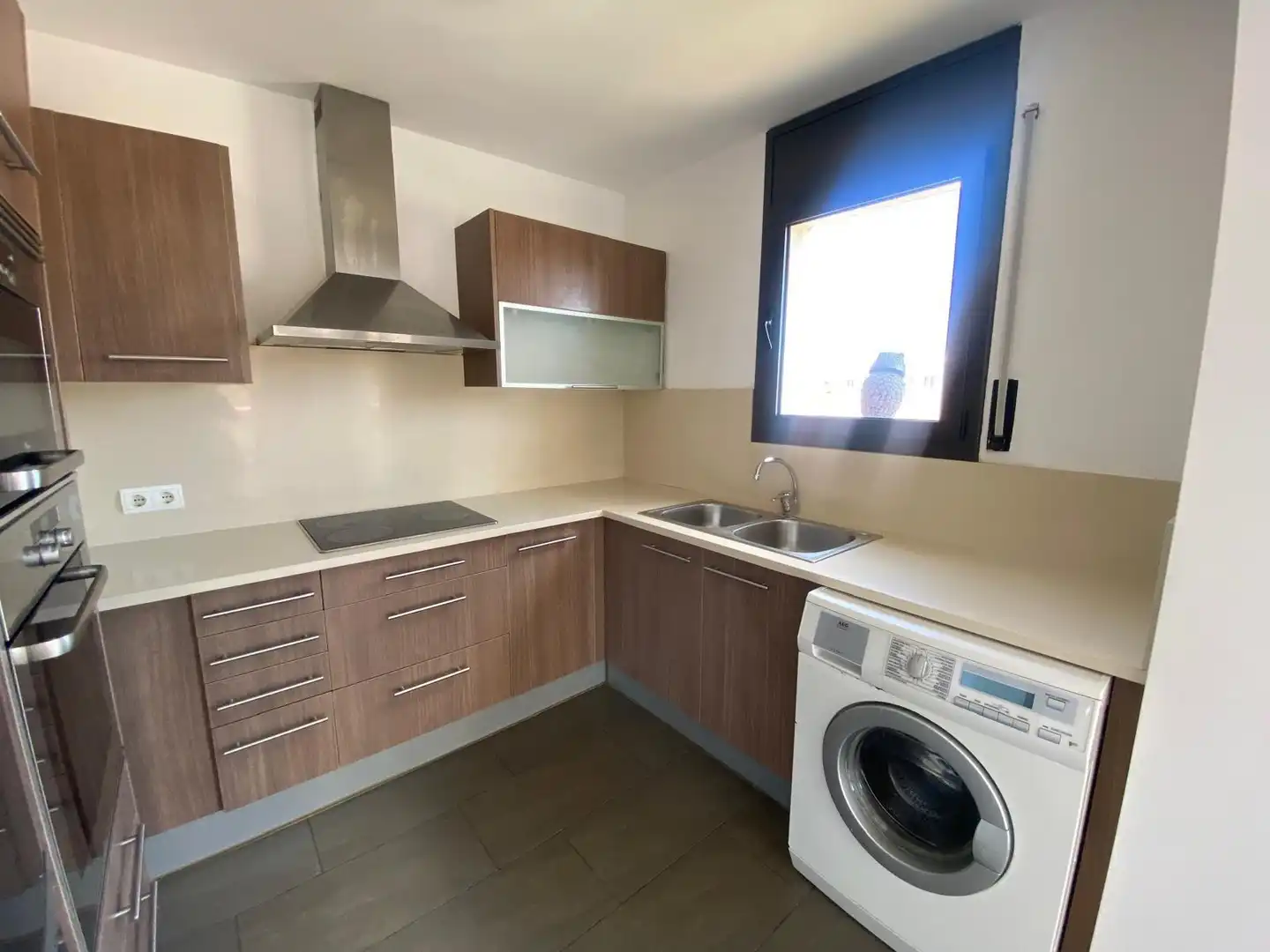 Cuina de Apartament en venda en Empuriabrava amb Jardí privat, Balcó i Piscina comunitària
