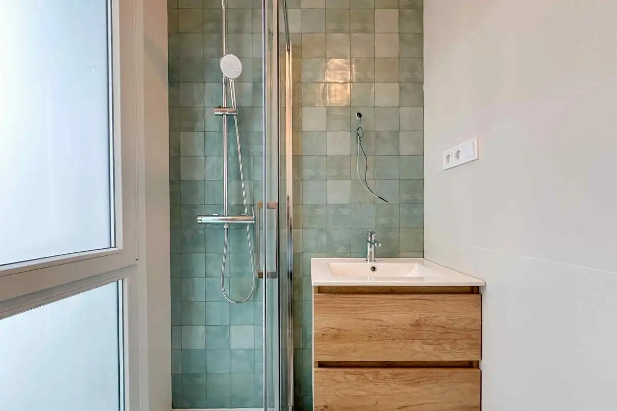 Bathroom of Flat for sale in Madrid  with Air Conditioner and Heating
