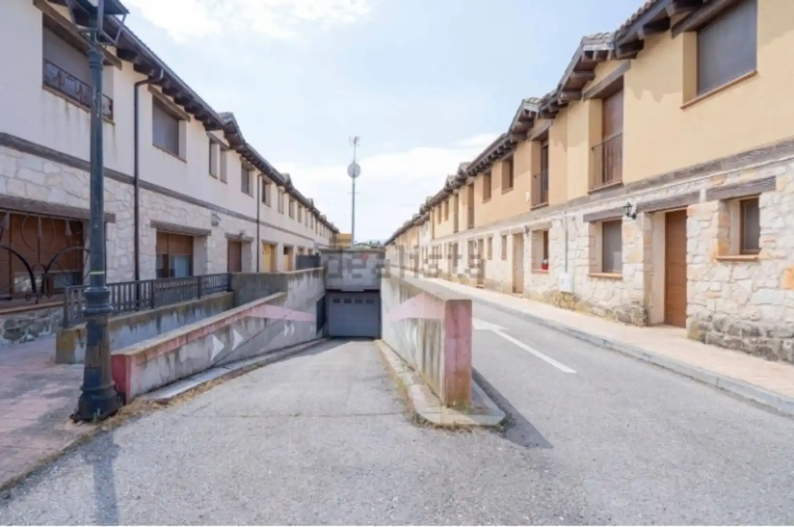 Außenansicht von Garage zur Miete in Grajera