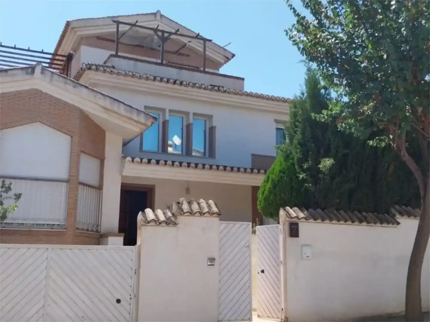 Vista exterior de Casa o xalet en venda en Vegas del Genil amb Aire condicionat, Piscina i Balcó