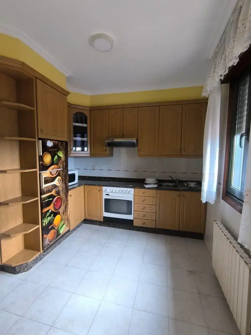Cuina de Casa o xalet en venda en Gondomar amb Calefacció i Balcó