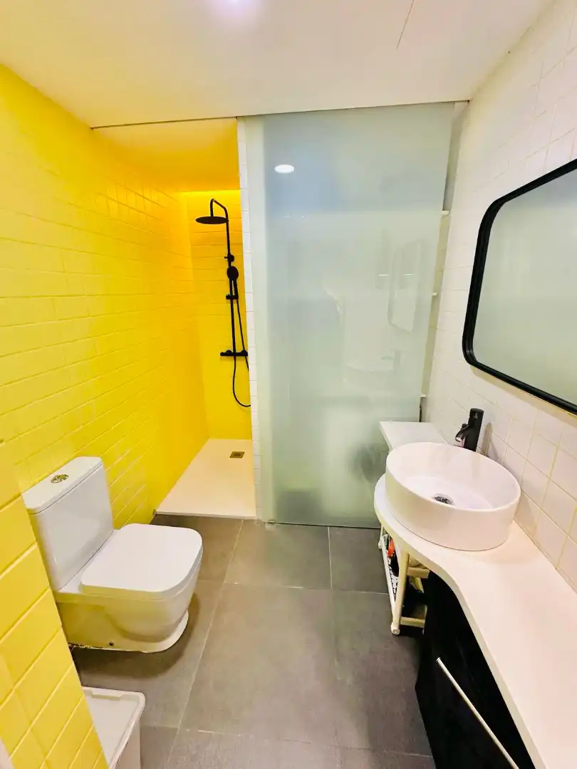 Bany de Apartament de lloguer en Granada amb Aire condicionat, Calefacció i Moblat