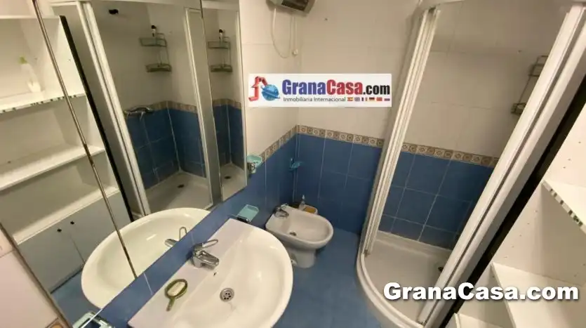 Bathroom of Attic for rent in Granada  with Air Conditioner, Heating and Terrace