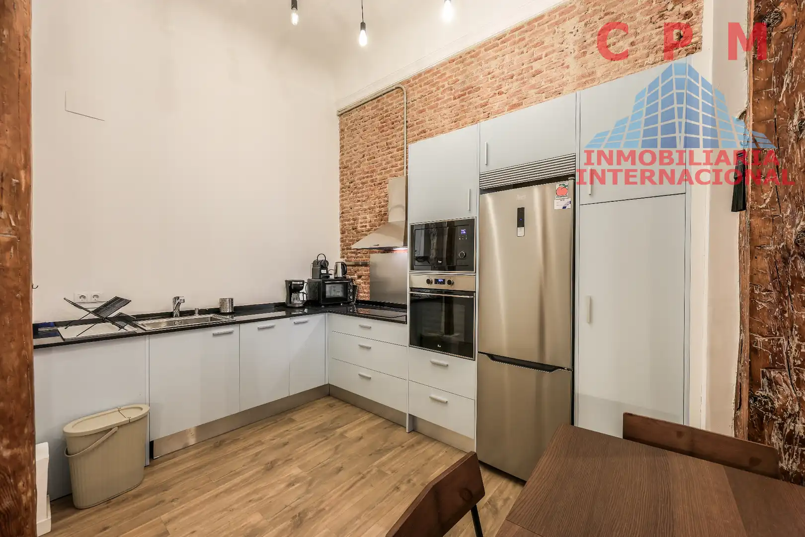 Cuina de Pis de lloguer en Madrid amb Parquet, Moblat i Forn