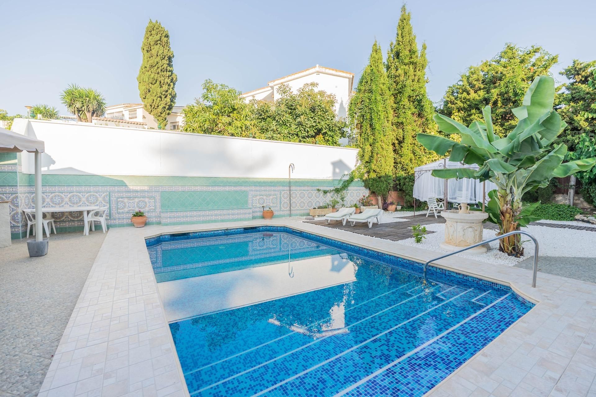 Swimming pool of House or chalet for sale in Benalmádena  with Air Conditioner, Heating and Private garden