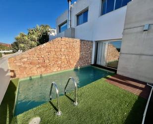 Piscina de Casa adosada en venda en Santa Eulària des Riu amb Aire condicionat, Terrassa i Piscina