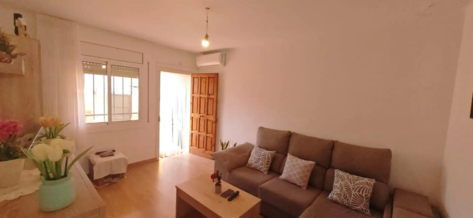 Sala d'estar de Casa adosada en venda en Albinyana amb Aire condicionat, Calefacció i Jardí privat