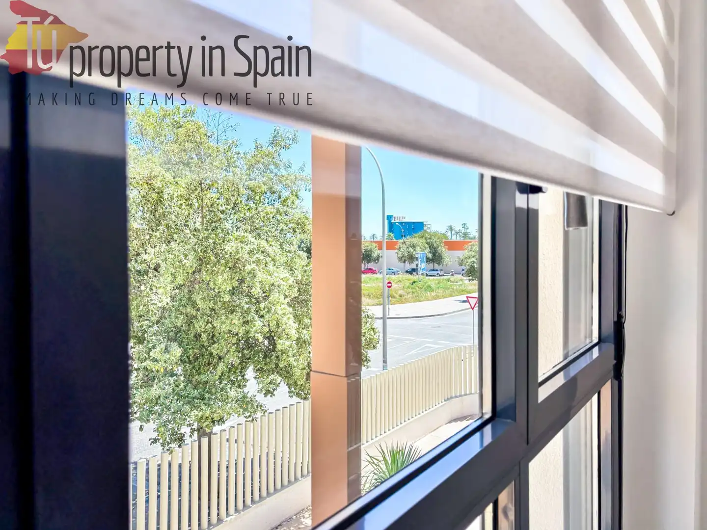 Vista exterior de Piso para compartir en Alicante / Alacant con Terraza, Amueblado y Piscina comunitaria