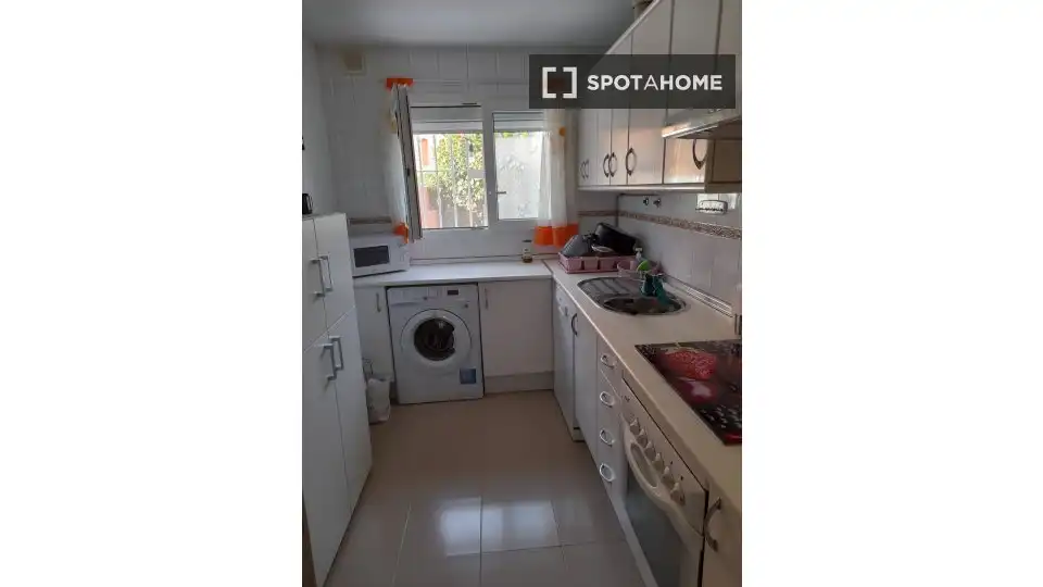 Cuina de Apartament per a compartir en Manilva amb Aire condicionat, Terrassa i Moblat