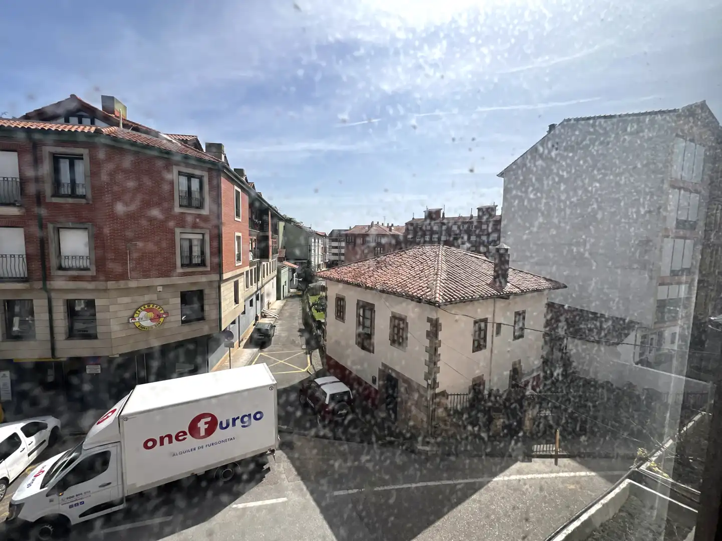 Vista exterior de Piso en venta en Cabezón de la Sal con Calefacción, Parquet y Amueblado