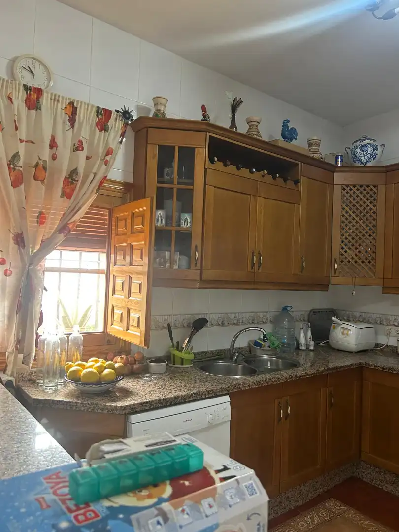 Cuina de Casa o xalet en venda en Jaén amb Aire condicionat, Traster i Moblat