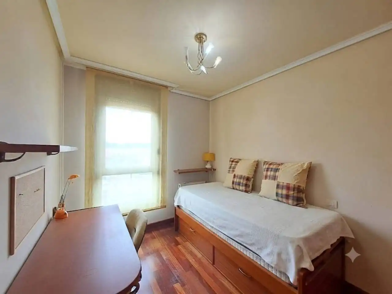 Flat for sale in Calle Sahagún, Universidad - Las Huelgas