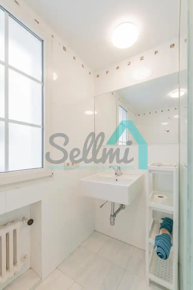 Badezimmer von Wohnung zur Miete in Oviedo  mit Heizung, Parkett und Terrasse