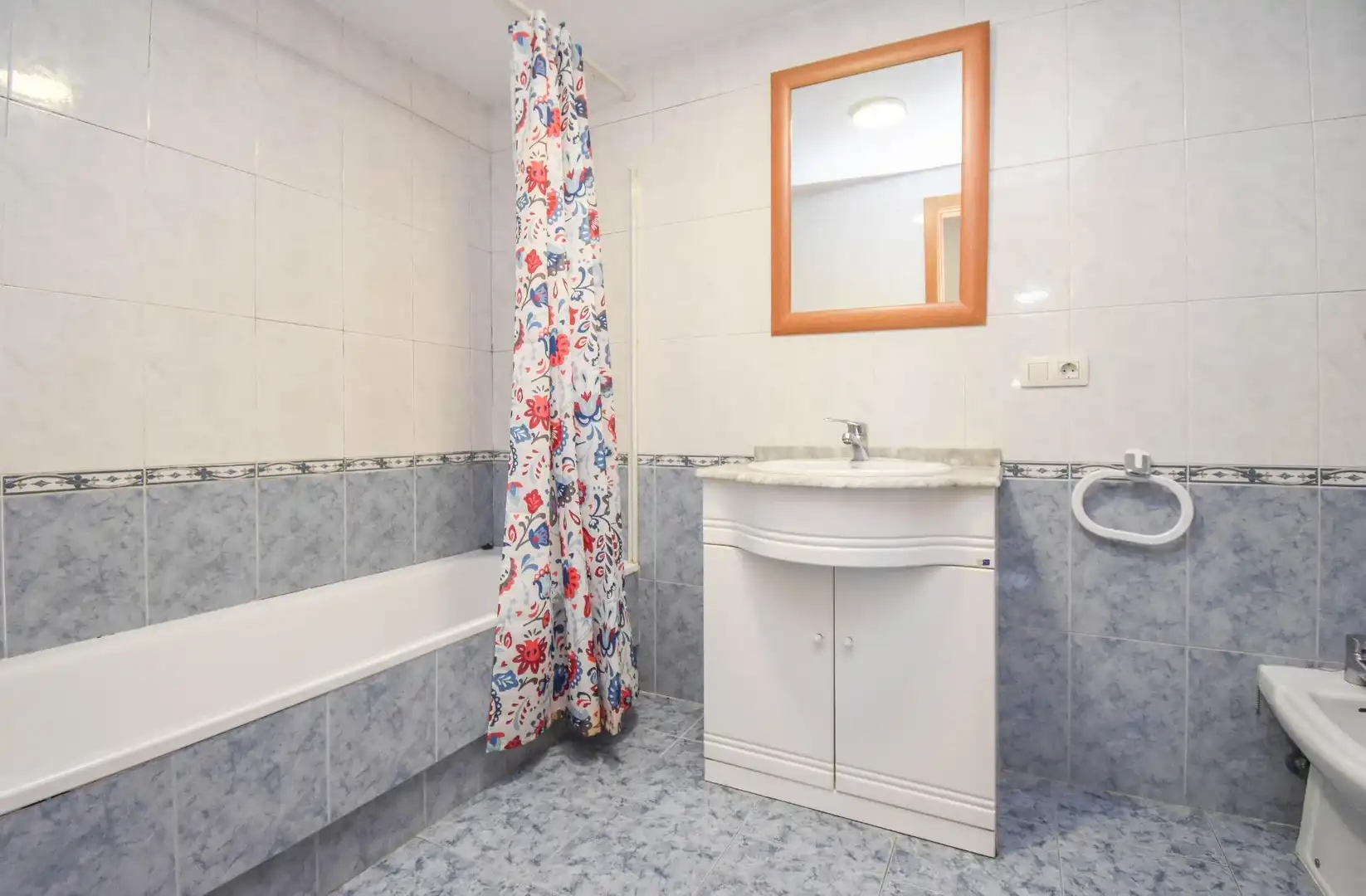 Bathroom of Flat for rent in Culleredo  with Heating, Storage room and Balcony