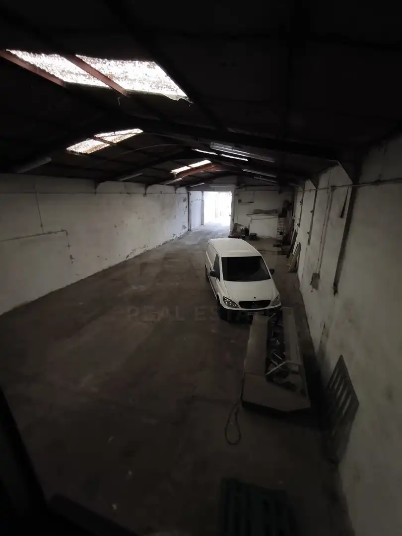 Parking of Buildings for sale in Sahagún