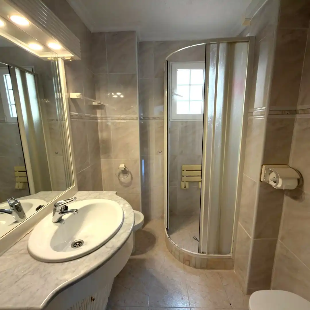 Baño de Piso en venta en Cartagena con Aire acondicionado, Calefacción y Balcón