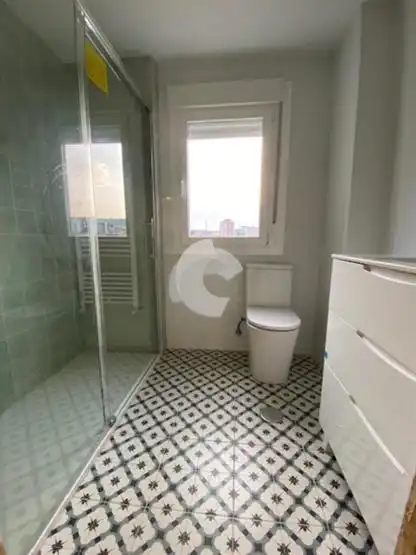 Bany de Pis en venda en Ourense Capital  amb Calefacció i Traster