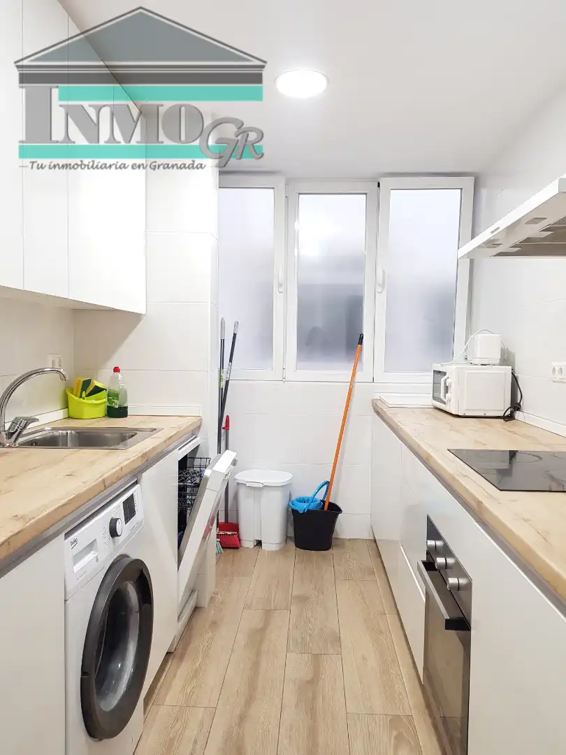 Kitchen of Flat for share in Granada  with Heating, Furnished and Balcony