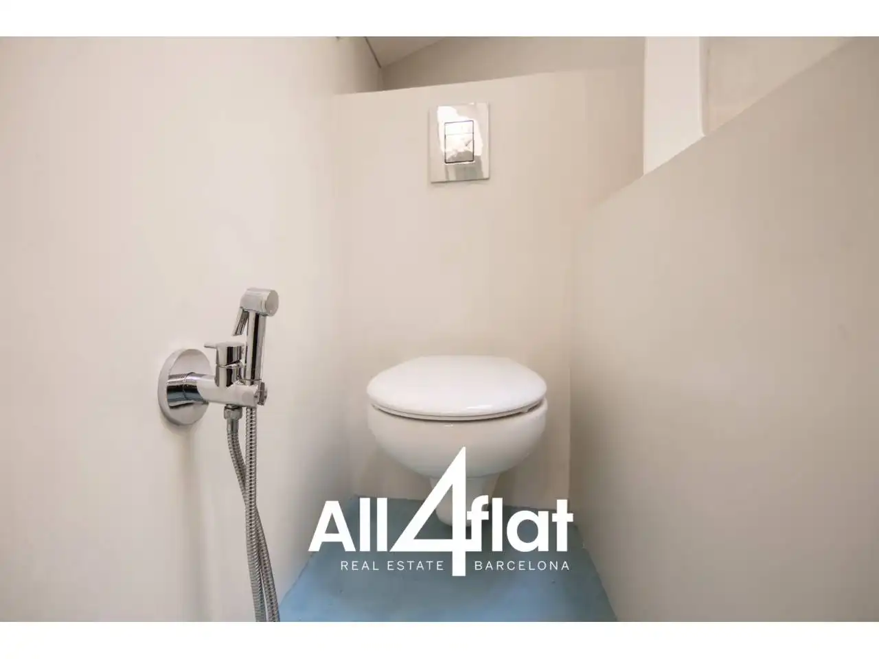 Bathroom of Flat for sale in Barcelona  with Air Conditioner, Parquet flooring and Terrace